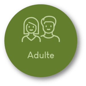 Cercle vert contenant une icône de 2 adultes, le libellé "adulte" en dessous