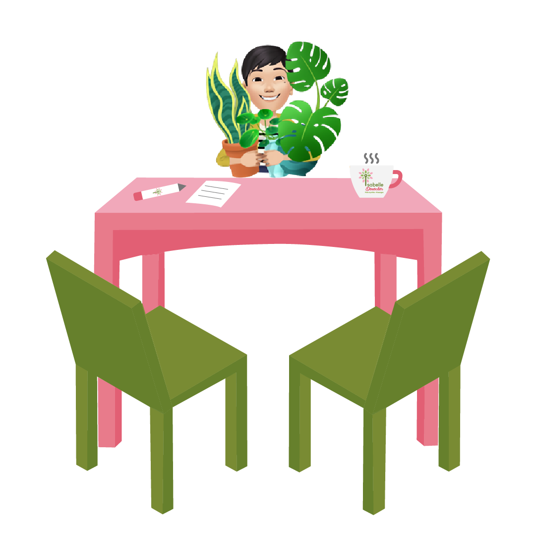 Bureau avec deux chaises et Isabelle Denecker tenant deux plantes naturelles